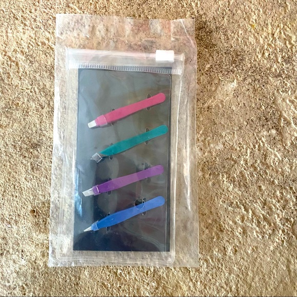 3/$25 Bundle savings💋Mini Tweezer set. New unopened package. - Picture 1 of 2